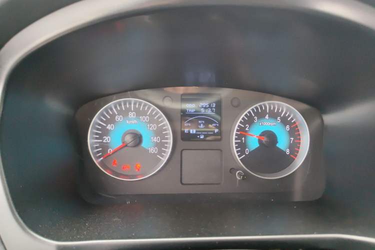 Used Jinbei Gold Hiace M Classic 2022 1.5L Travel Lion Passenger Van 6 Seats