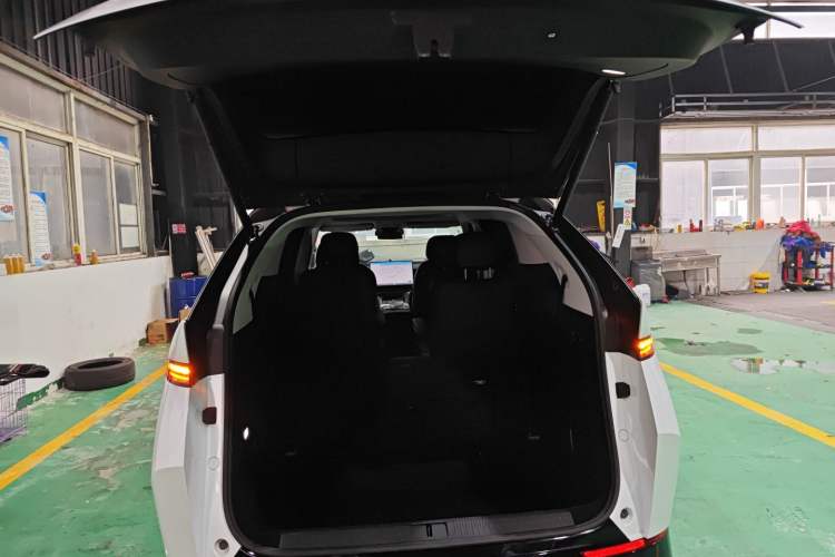 Used XPeng X9 2024 610 Long-Range Pro
