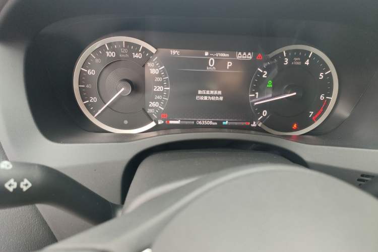 Used Jaguar XEL 2020 2.0T 200 PS R-DYNAMIC S Advanced Sport Edition Odometer Close Up