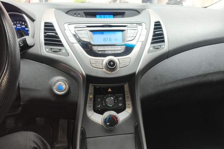 Used Hyundai Elantra (5th Generation / Langdong) 2012 1.6L Manual Leading Model
