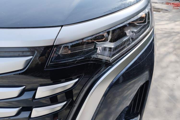 Used Denza D9 2024 DM-i 980 Four-Wheel Drive Flagship Model Left Front Headlight