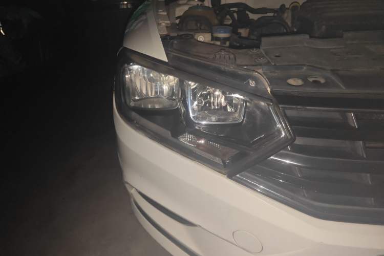 Used Volkswagen Bora 2016 1.6L Automatic Comfort Model Right Front Headlight