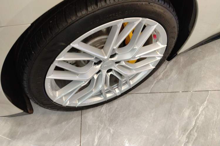 Used Xiaomi Auto SU7 2024 Rear-Drive Long-Range Intelligent Driving Version
