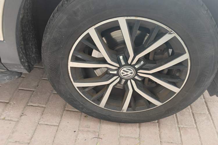 Used Volkswagen Tiguan L 2017 330TSI Automatic Two-Wheel Drive Luxury Edition Right Front Wheel Hub