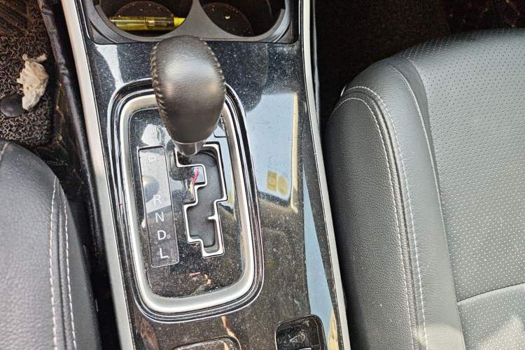 Used Mitsubishi Outlander 2018 2.4L 4x4 Elite Edition 5 Seats Gear Lever