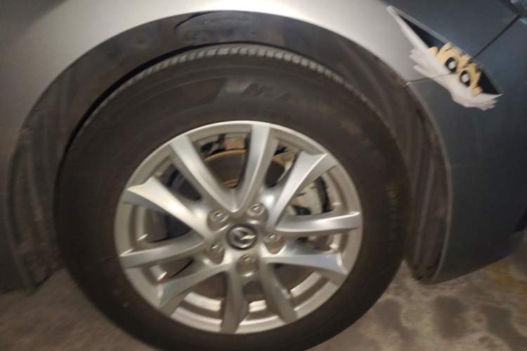 Used Mazda 3 Axela 2016 Sedan 1.5L Automatic Comfort Model
