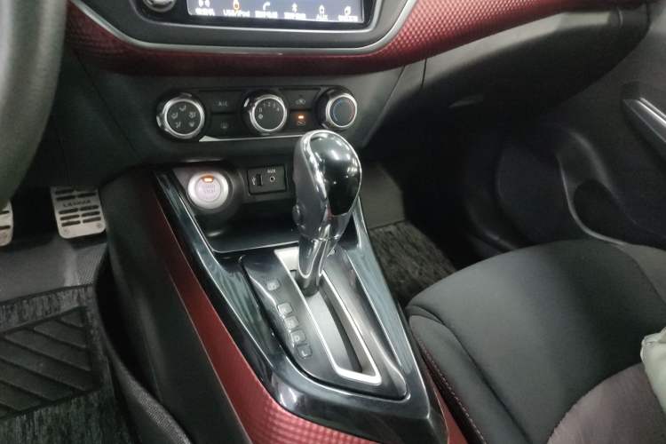 Used Nissan Lannia 2016 1.6L CVT Smart Cool Edition Gear Lever