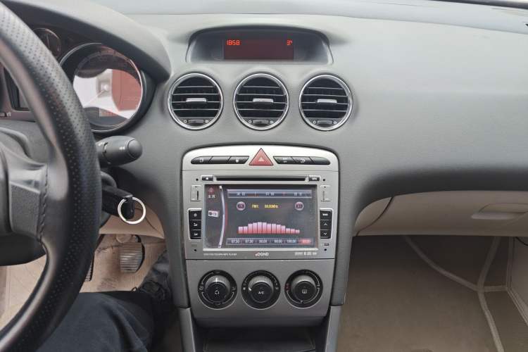 Used Peugeot 408 2011 2.0L Manual Comfort Edition
