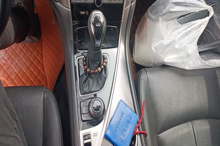 Used Infiniti Q50L 2018 2.0T Enjoyment Edition China V standard Gear Lever