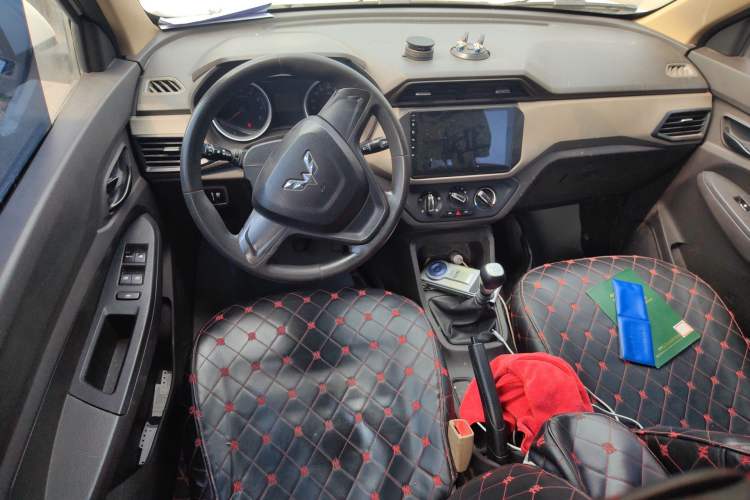 Used Wuling Hongguang 2019 1.5L S Standard Version China VI LAR Center Console