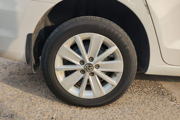 Used Volkswagen Jetta 2013 1.4L Manual Comfort Model Right Rear Wheel Hub