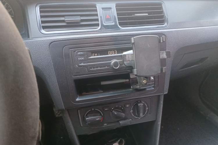 Used Volkswagen Santana 2013 1.6L Manual Fashion Edition Audio And AC Panel