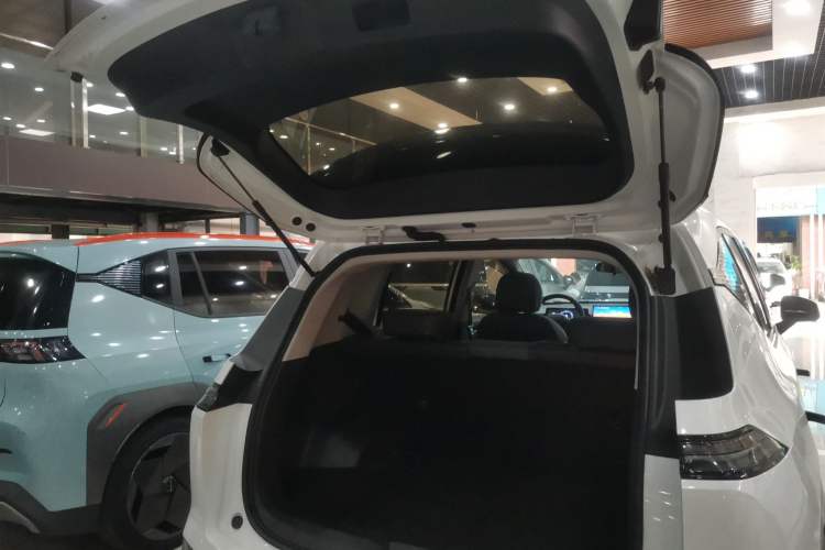 Used AION Y 2023 Plus 510 Smart Edition Trunk