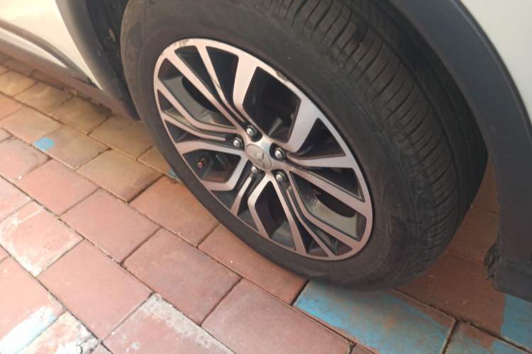 Used Mitsubishi Outlander 2016 2.4L 4x4 Elite Edition 5 Seats Right Front Wheel Hub