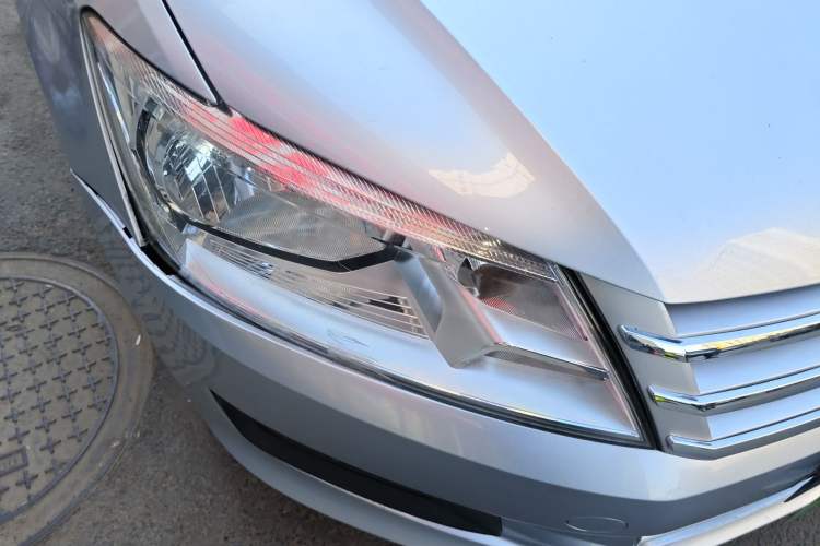 Used Volkswagen Santana 2015 1.6L Manual Comfort Edition Right Front Headlight