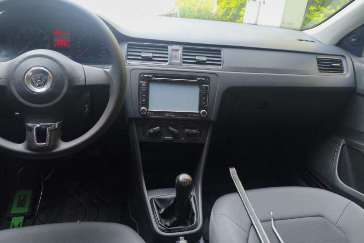 Used Volkswagen Santana 2015 1.6L Manual Fashion Edition Audio And AC Panel