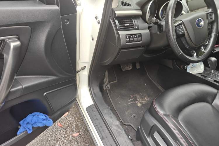 Used Bestune X80 2016 2.0L automatic Comfort trim level Driver Seat