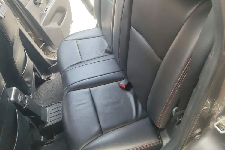 Used Nissan Livina 2010 Jingrui Edition 1.6L Manual Standard Model
