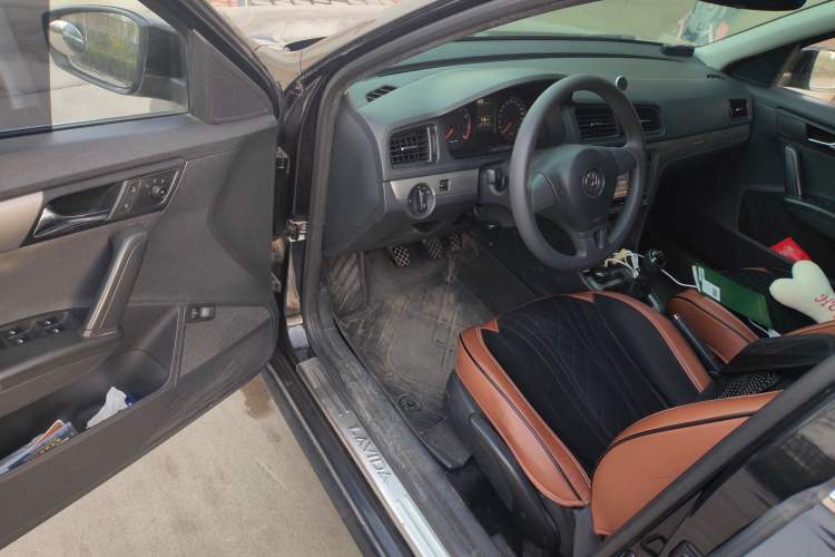 Used Volkswagen Lavida 2013 Revised Classic 1.6L Manual Fashion Edition Driver Seat