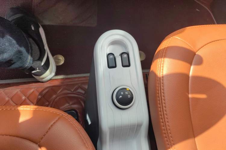 Used Wuling Hongguang MINIEV 2022 Macaron Premium Model – Lithium Ternary Battery