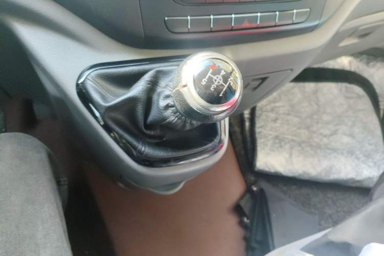 Used Foton Toano 2019 2.5T E5 Short Wheelbase Mid-Roof 5/6-Seater 4J25TC3
