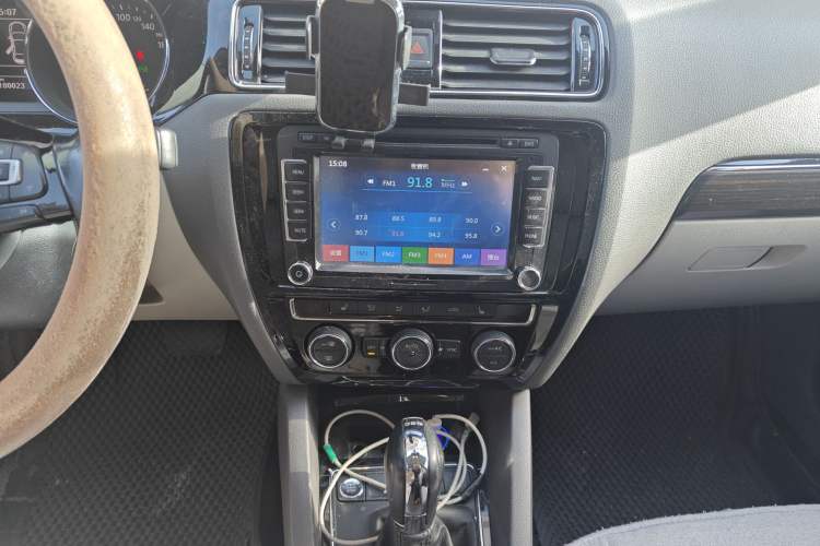 Used Volkswagen Sagitar 2015 230TSI Automatic Luxury Model
