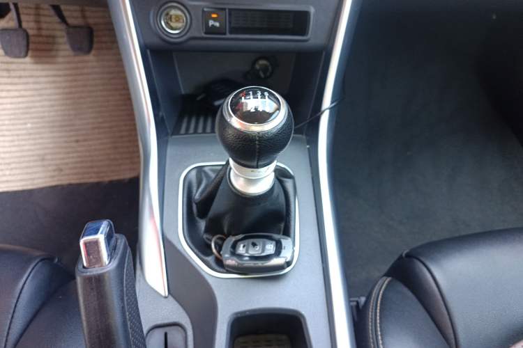 Used BYD Song 2016 GaiShi Edition 1.5TI Manual Elite Model Gear Lever