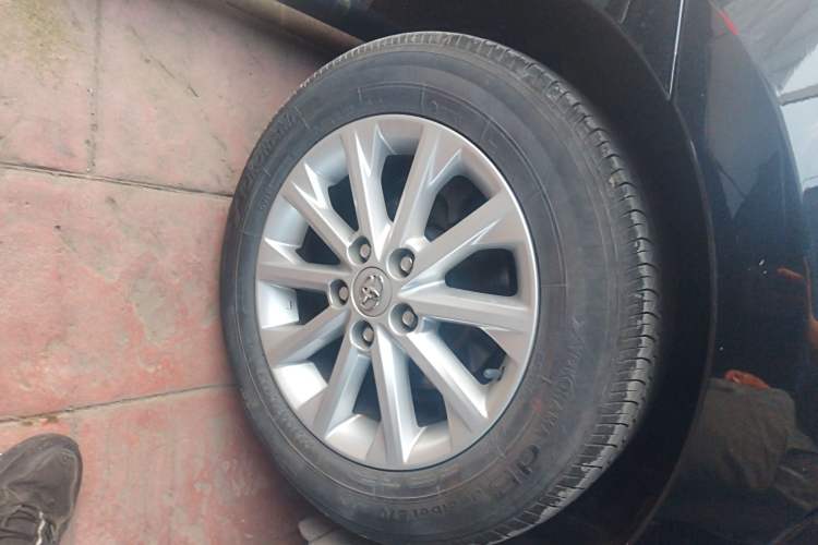 Used Toyota Camry 2015 2.0E Elite Edition Right Rear Wheel Hub