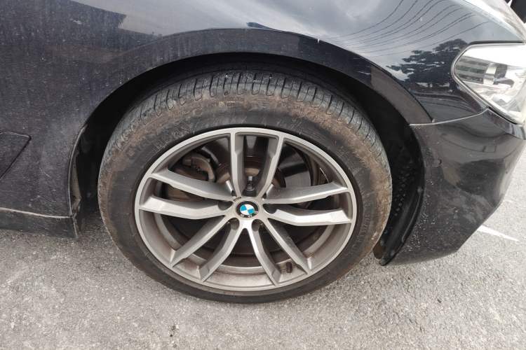Used BMW 5 Series 2019 525Li M Sport Package Right Front Wheel Hub
