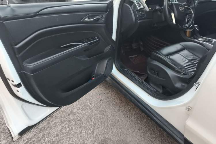 Used Cadillac SRX 2015 3.0L Comfort Version
