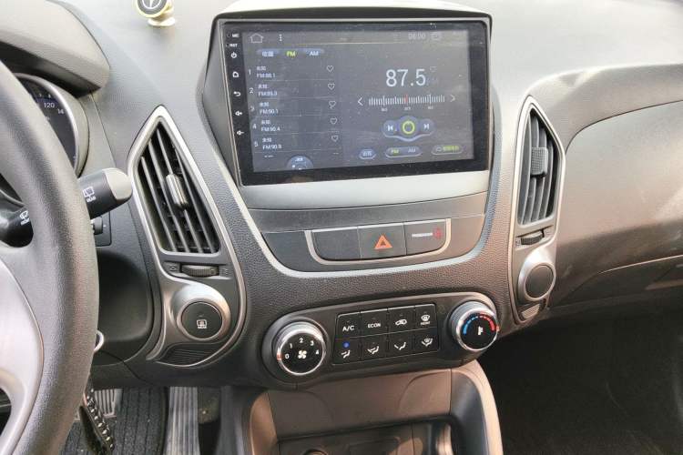 Used Hyundai ix35 2015 2.0L Automatic 2WD Comfort Edition China V Standard Audio And AC Panel