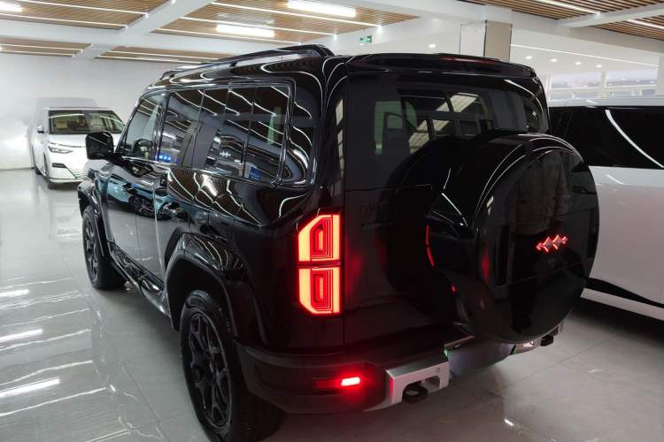 Used Formula Leopard 5 2023 Cloud Ride Flagship Edition
