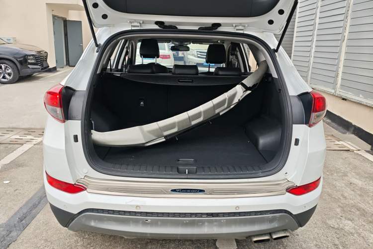 Used Hyundai Tucson 2018 1.6T Dual-Clutch Two-Wheel Drive 15th Anniversary Special Edition Trunk