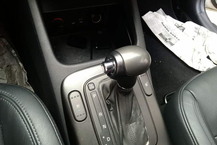 Used Kia K3 2013 1.6L Automatic Premium Gear Lever