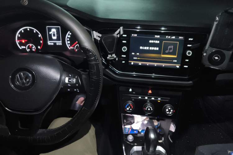 Used Volkswagen T-ROC 2018 280TSI DSG Four-Wheel Drive Luxury Version China V Emission Standard