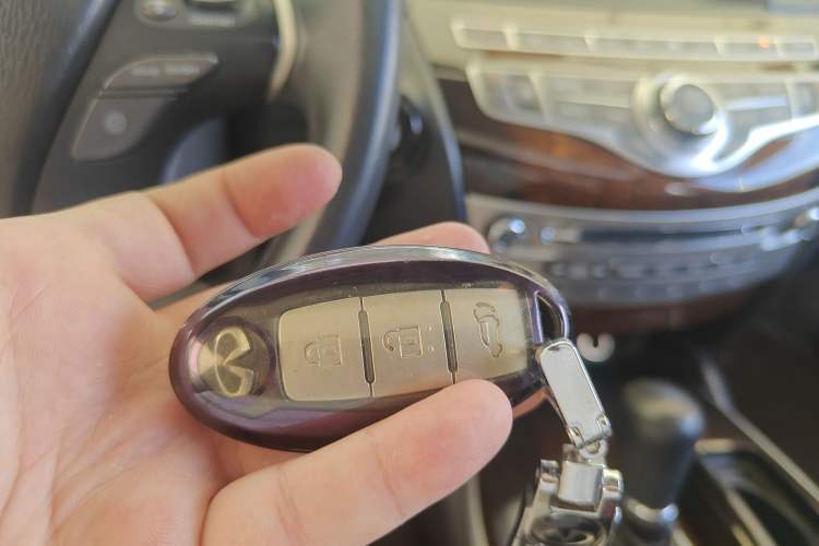 Used Infiniti QX60 2014 3.5L Four-Wheel Drive All-Terrain Version Vehicle Key