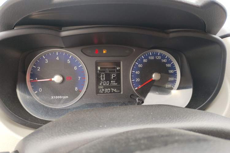 Used Venucia R50 2015 1.6L Automatic Fashion Edition
