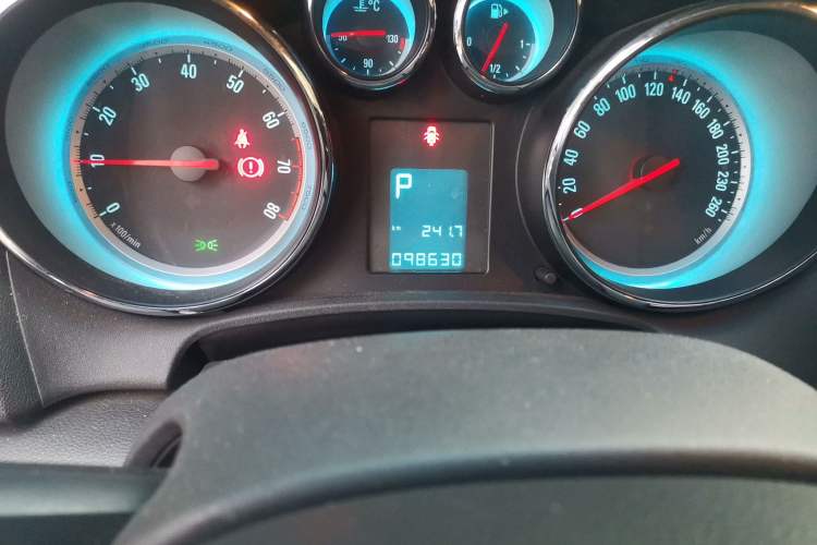 Used Buick GT 2012 XT 1.6T Fashion Sport Edition Odometer Close Up