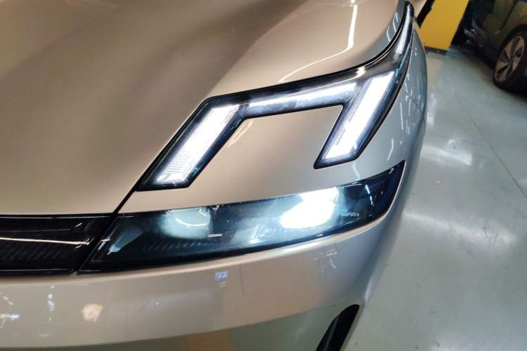 Used Lynk & Co 08 EM-P 2025 245km Ultra-Long Range Halo