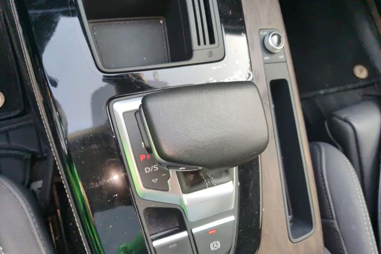 Used Audi Q5L 2023 40T Fashionable and Dynamic Edition
