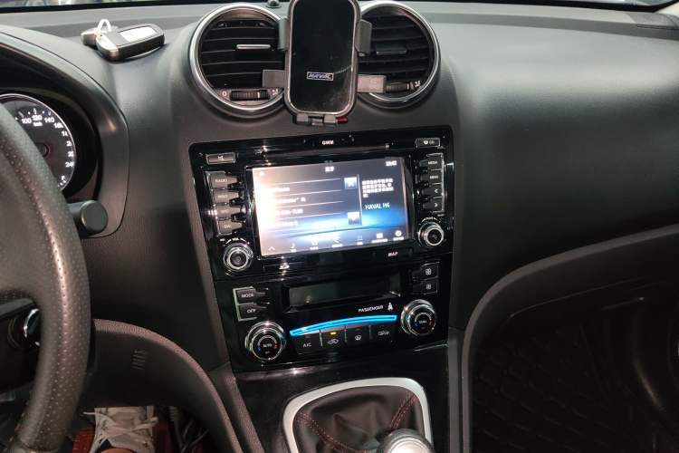 Used Haval H6 2015 Upgraded Model 1.5T Manual Two-Wheel Drive Elite Version Audio And AC Panel