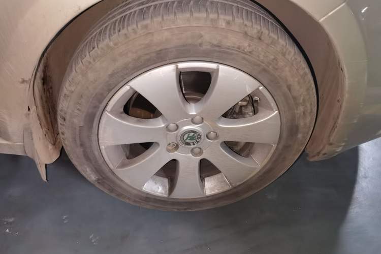 Used Skoda Superb 2012 1.4TSI DSG Zhiya Edition Right Front Wheel Hub