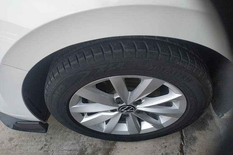 Used Volkswagen Bora 2021 1.5L Automatic Elite Smart Connect Edition Left Front Wheel Hub