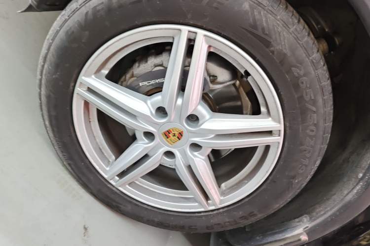 Used Porsche Cayenne 2011 Cayenne 3.0T Left Front Wheel Hub