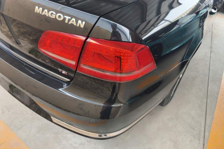 Used Volkswagen Magotan 2015 Facelift 1.8TSI Luxury Model Right Rear Taillight