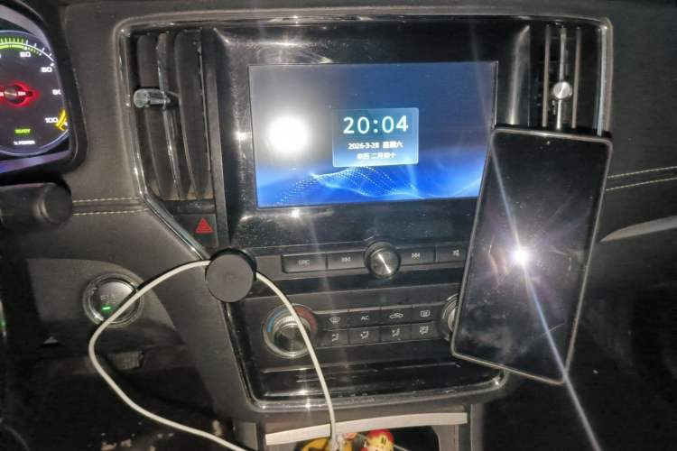 Used Roewe i6 New Energy 2019 PLUS 50T 4G Connected Glory Luxury Edition Audio And AC Panel