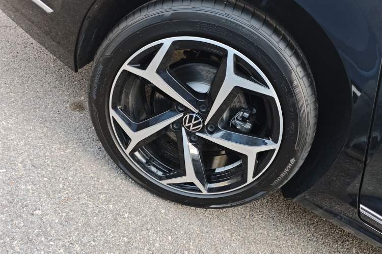 Used Volkswagen Passat 2026 Model, Outstanding 380TSI Xingkong Longteng Edition Right Rear Wheel Hub