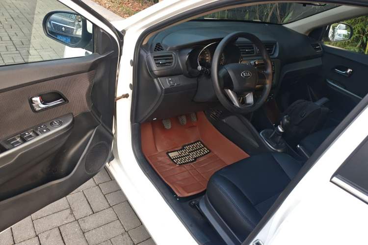 Used Kia K2 2012 Sedan 1.4L MT GLS Commemorative Edition
