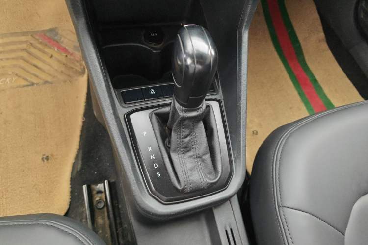 Used Volkswagen Santana 2018 1.5L Automatic Fashion Edition Gear Lever