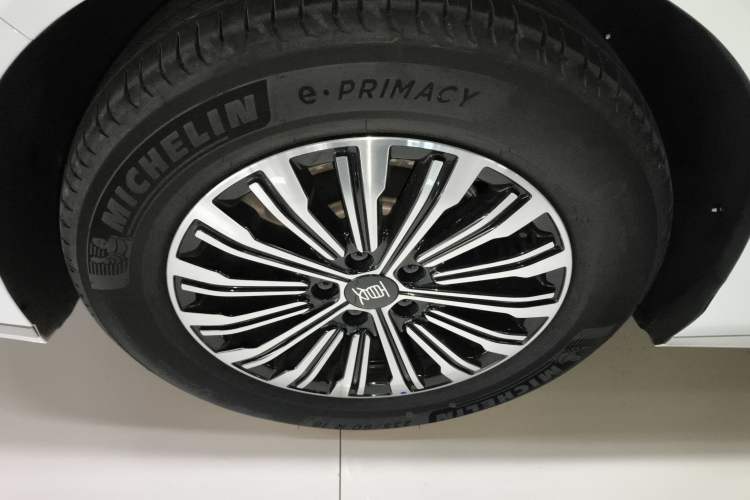 Used BYD Xia 2025 DM-i 1.5T 180km Excellence Model Right Rear Wheel Hub